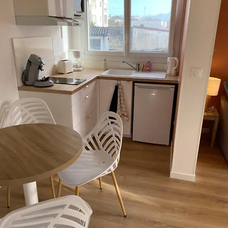 T2, Jardinet, Quartier Marche 10mn Apartment *