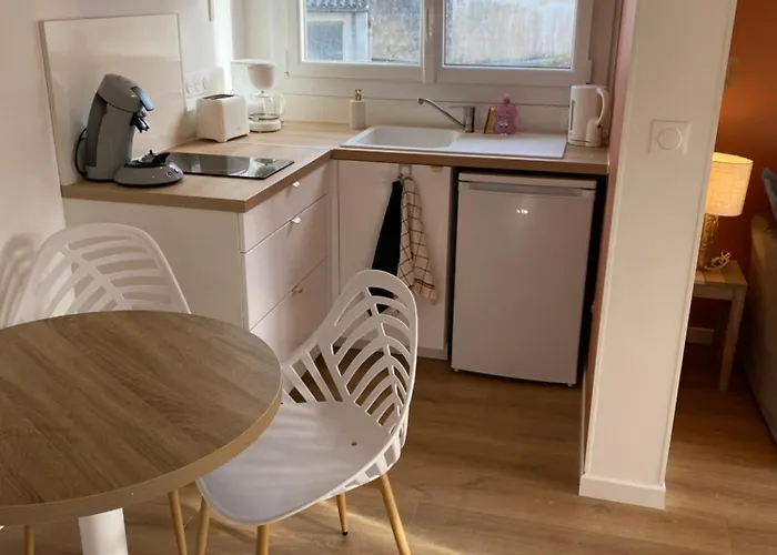 T2, Jardinet, Quartier Marche 10mn Apartment *